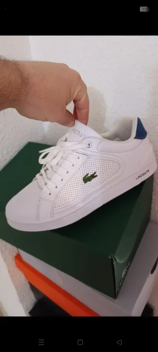 Varias zapatillas nuevas