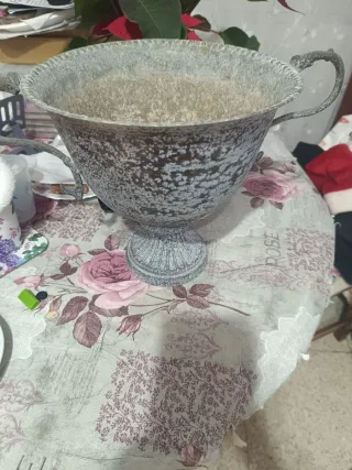 Centro de mesa vintage metal gris