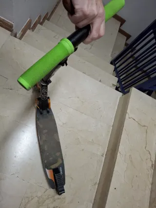 Patinete Oxelo Negro y Naranja