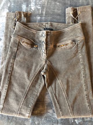 Pantaloni a costine in velluto