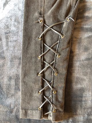 Pantaloni a costine in velluto