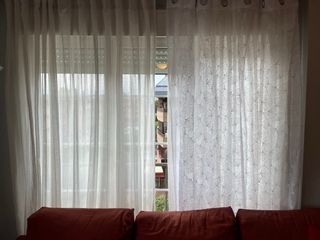 Cortinas blancas con estampado de hojas a estrenar