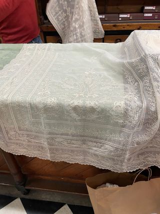 Manteleta fallera color crudo