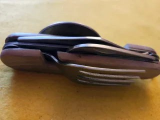 Coltellino multiuso con forchetta e cucchiaio