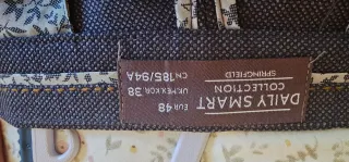 Pantalón de vestir azul.