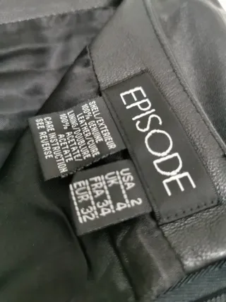 Falda de cuero negra con detalle trenzado