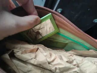 Bolso de piel beige y marrón