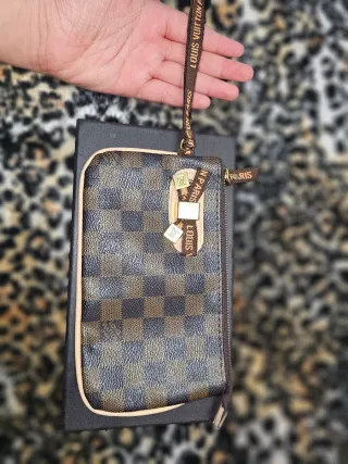 Cartera Louis Vuitton Marrón y Dorada