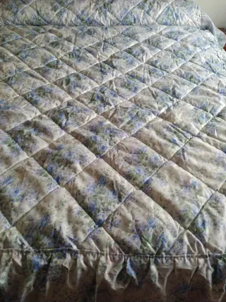 Colcha bouti floral con volantes