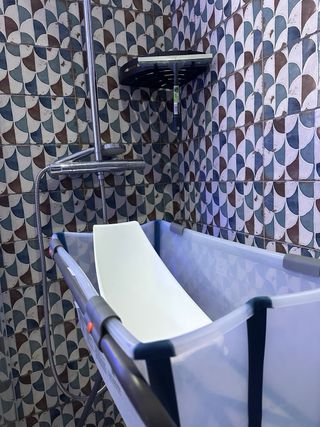 Bañera Stokke plegable + 2 hamacas de baño