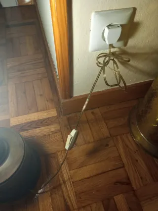 Lámpara de mesa antigua de madera y cristal