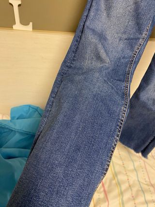 Pantalón vaquero Stradivarius talla 36