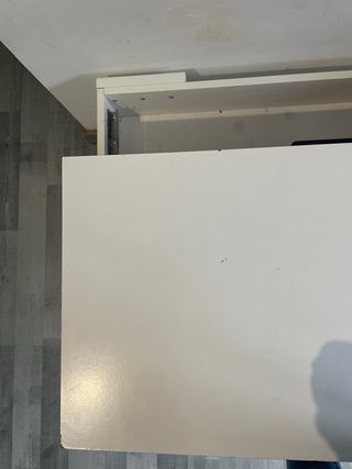 Mesa de salón blanca de madera