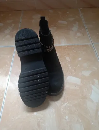 Botas de invierno negras con adornos