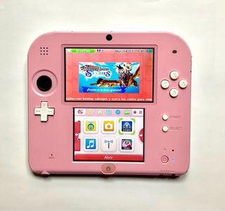 CONSOLA NINTENDO 2DS Rosa + 2 juegos.
