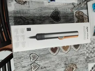 Piastra per capelli Dyson Airstrait