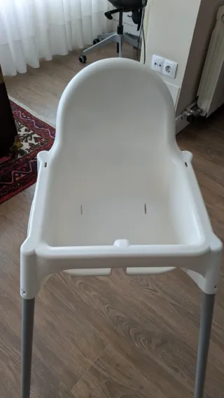 Trona blanca para bebé