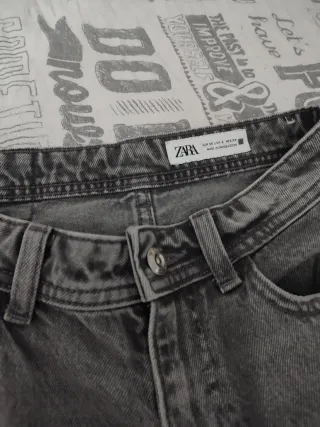 Pantalones vaqueros grises Zara