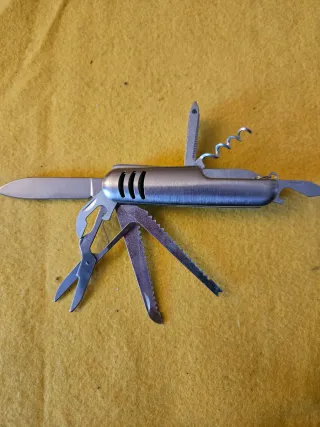 Coltellino multiuso in acciaio