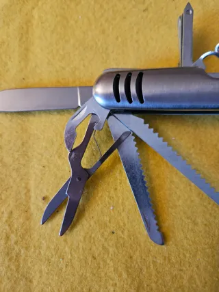 Coltellino multiuso in acciaio