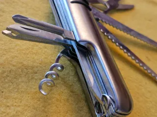 Coltellino multiuso in acciaio