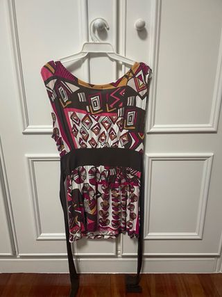 Blusa estampada Formula J Talla 38 con cinturón