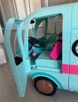 Caravana LOL Surprise 4 en 1 + maletin + muñecas