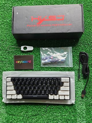 Teclado Mecánico Negro y Blanco