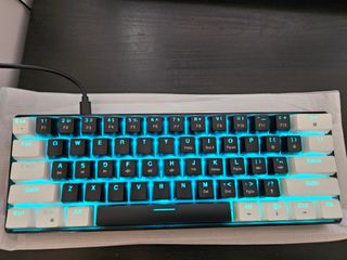 Teclado Mecánico Negro y Blanco
