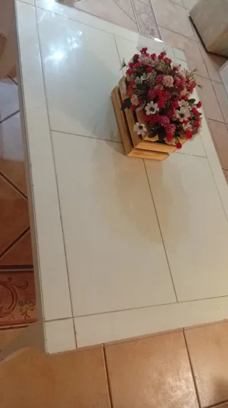 Mesa de comedor y sillas estilo clásico