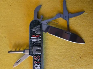 Coltellino multiuso souvenir Parigi