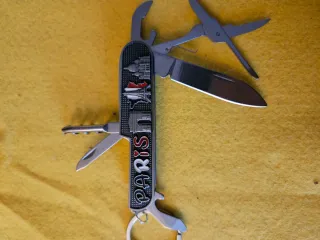 Coltellino multiuso souvenir Parigi