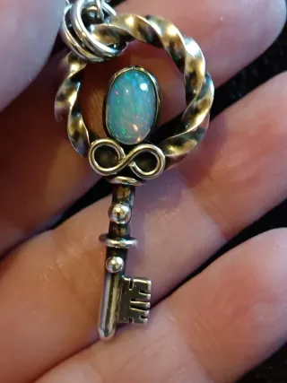 Colgante Llave Prosperidad Ópalo Plata