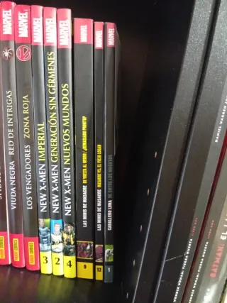 Packs de 6 tomos comics Marvel + 2 funkos