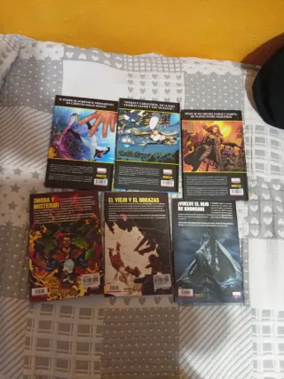 Packs de 6 tomos comics Marvel + 2 funkos