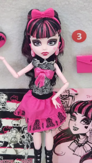 Monster High Draculaura Picture Day