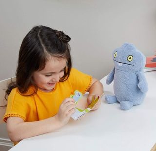 Hasbro UglyDolls Muñeco de Peluche Babo, 22 cm
