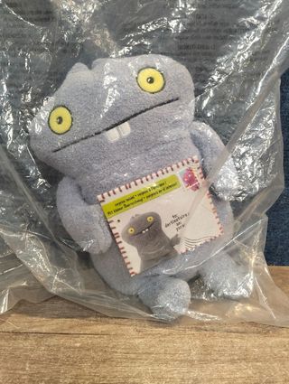 Hasbro UglyDolls Muñeco de Peluche Babo, 22 cm