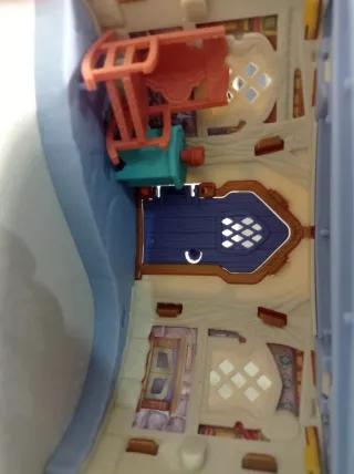 Mini casa de muñecas con accesorios