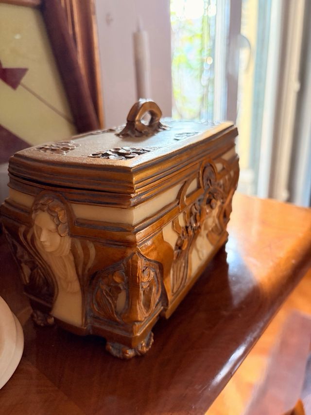 Caja Art Nouveau Modernista