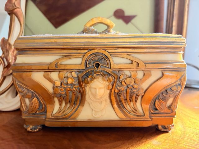 Caja Art Nouveau Modernista