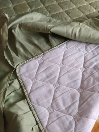 Colcha bouti verde con volantes