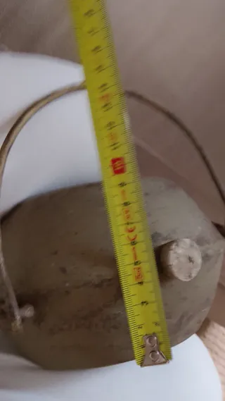 Cantimplora  pintada en Dorado de hierro antigua