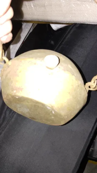 Cantimplora  pintada en Dorado de hierro antigua