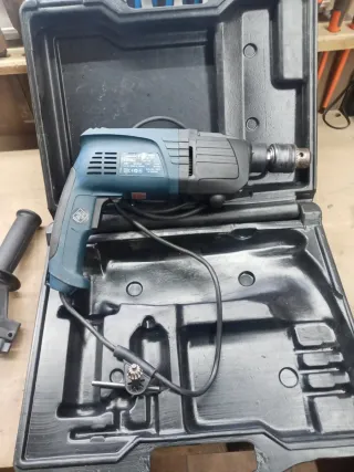 Taladro percutor con maletín