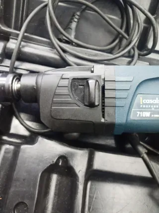 Taladro percutor con maletín