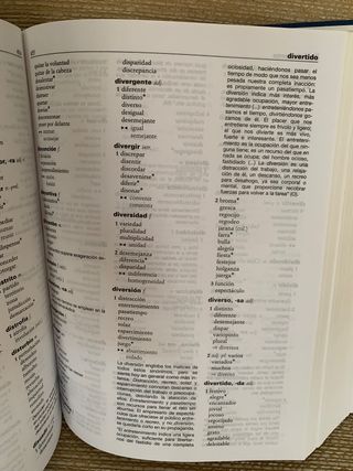 Diccionario Vox de sinónimos y antónimos.