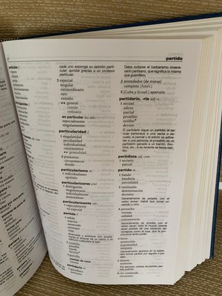 Diccionario Vox de sinónimos y antónimos.