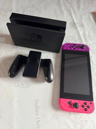 Nintendo Switch Rosa y Morado