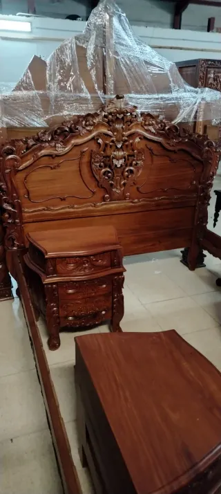 Dormitorio Caoba Tallado